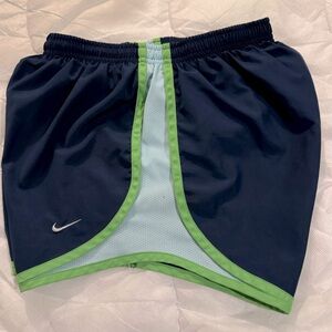 Woman’s Nike Dri-Fit shorts ( size Xs )